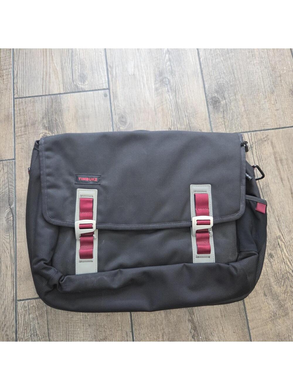 Timbuk2 M Stuck In The Middle With You Messenger Bag Charcoal Black/ Red